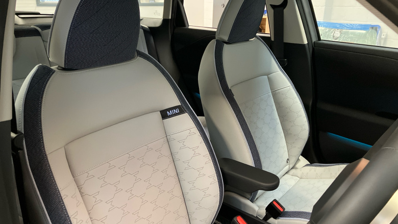 MINI Aceman 135kW E Classic 43kWh 5dr Auto Electric Hatchback